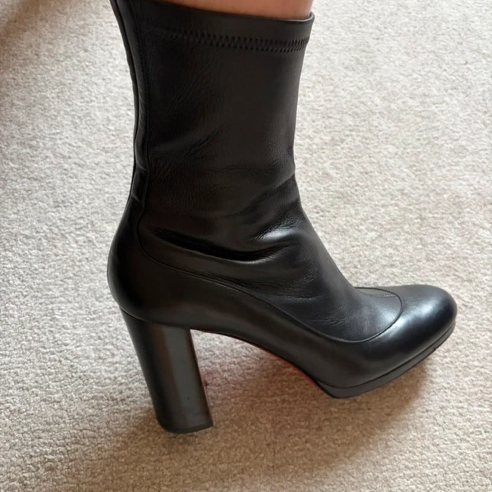 Louis Vuitton Chic Black Heeled Boots